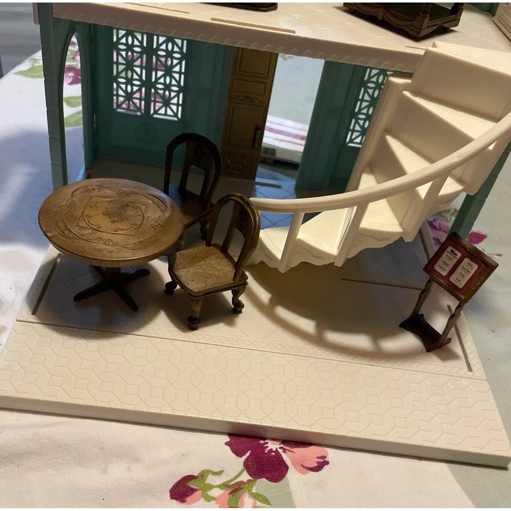 Sylvanian Families Calico Critter Town Series Delicious Restaurant Play-set Read